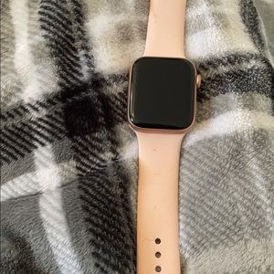 Apple Watch plz take it off my hands i barely have used it it works 100% fine